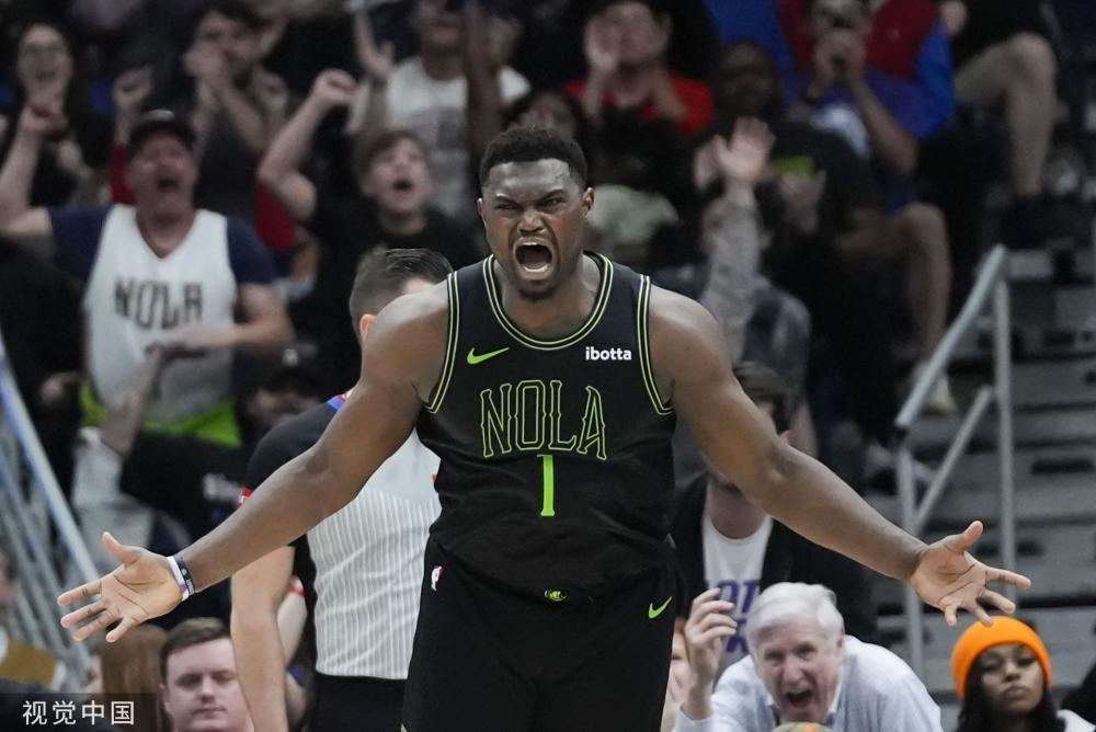 球队迈向更 球队迈向更